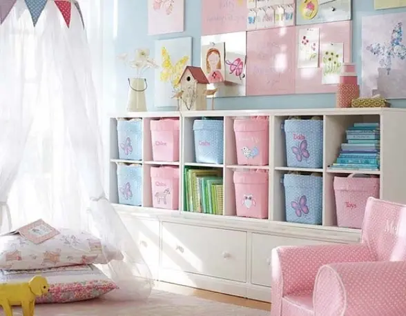 pink and blue baskets