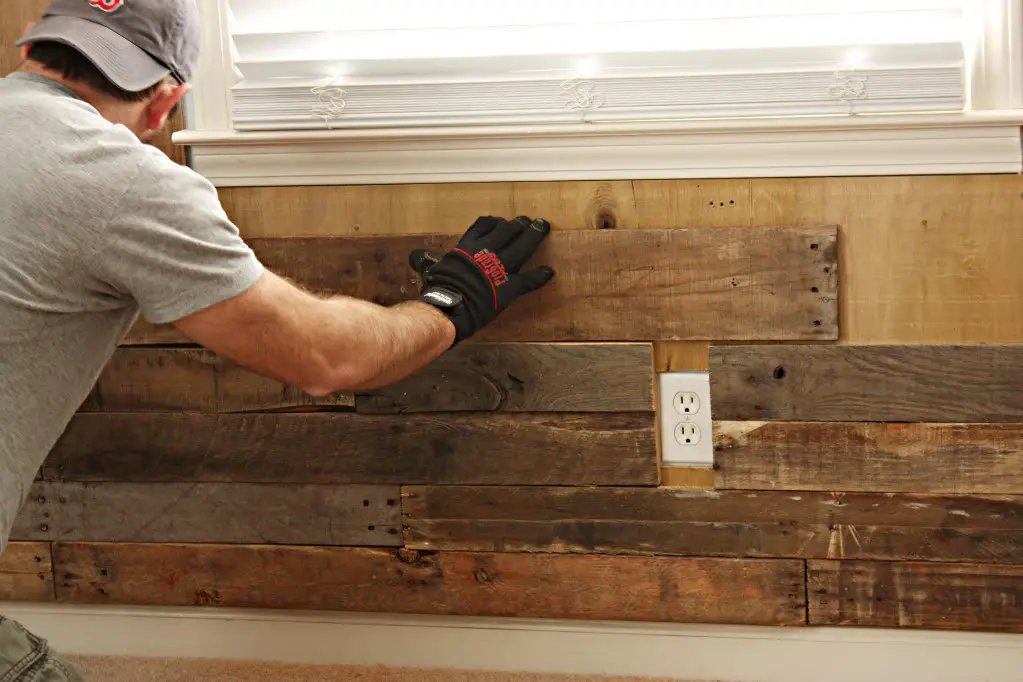 Weekend DIY Project 2: Recycled Wood Wall Feature idea