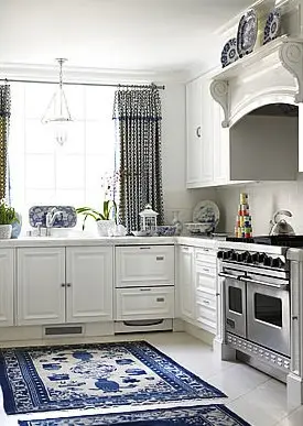 traditional white kitchen with shaker cabinets