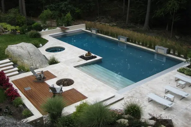 L shaped pool with wading area