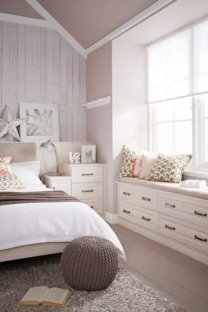 bedroom with window seat