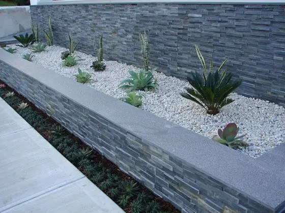 modern pocket garden with white peebles