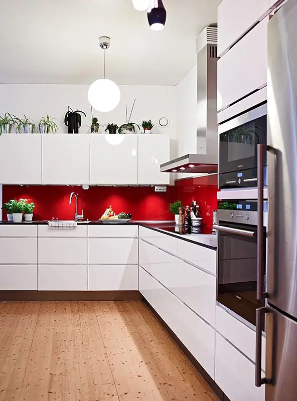 red splashback