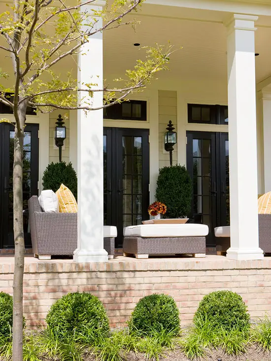 No Railings front verandah: Removing the railings opens the whole front up and makes the columns read taller. One legal