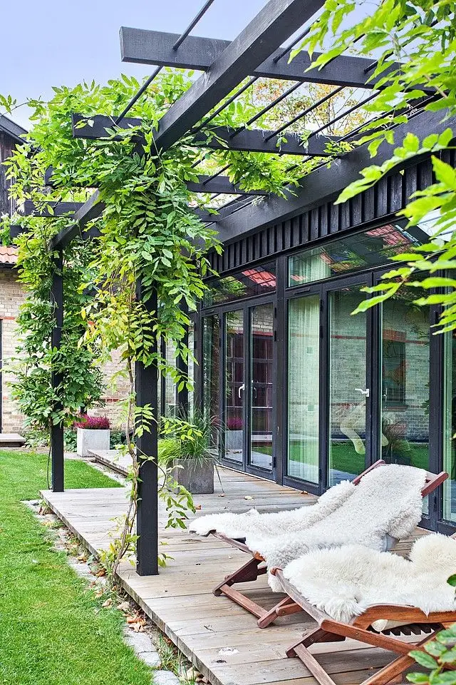extended verandah with black pergola