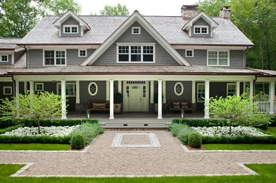 symmetrical front yard