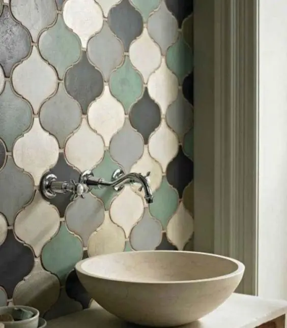 Arabesque bathroom tiles