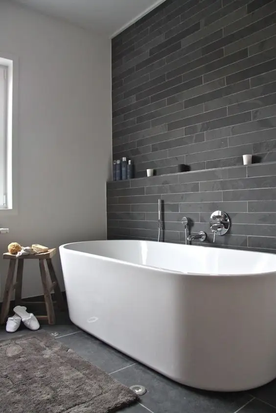 freestanding white tub