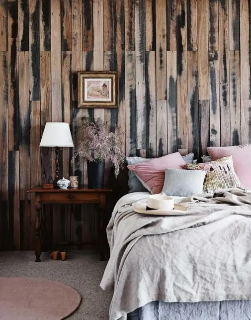 reclaimed wood pallet wall