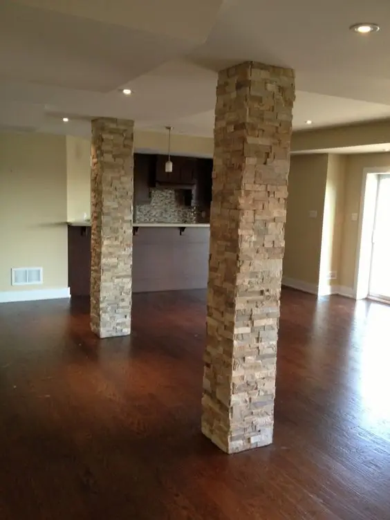empty room with brick columns