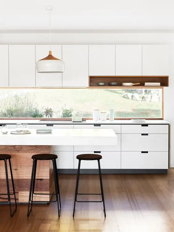 Splashback Windows small kitchen: Large wide windows effectively open up your kitchen, resulting to bigger looking room. And