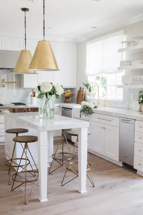 Rich Metallic Details small kitchen: This small kitchen is rich in style! Following the white colour rule for small spaces