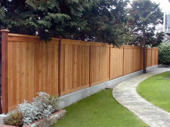Stained Pallet Wall fence: A solid wall of stained pallet boards, full coverage, total privacy