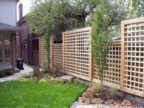 Square Lattice Fence: Square lattice marks the boundary without closing off a view in either direction