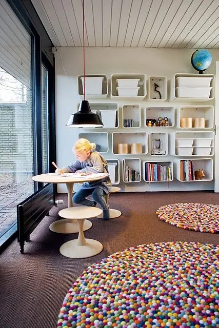 Comfy Floors study area: Kids like mixing fun and learning. Play is also a very effective learning tool. Clean and comfy