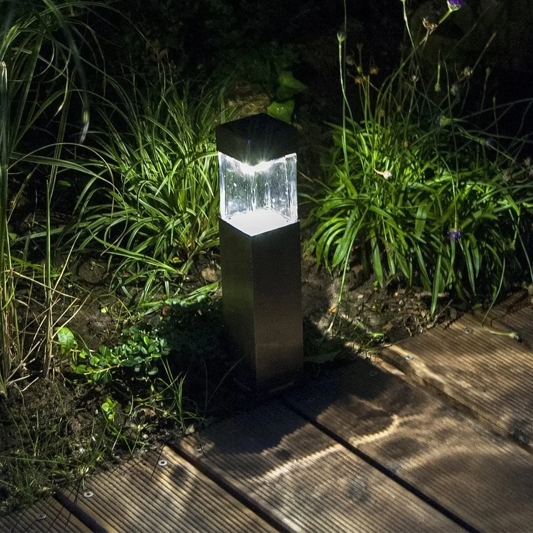 solar outdoor light post