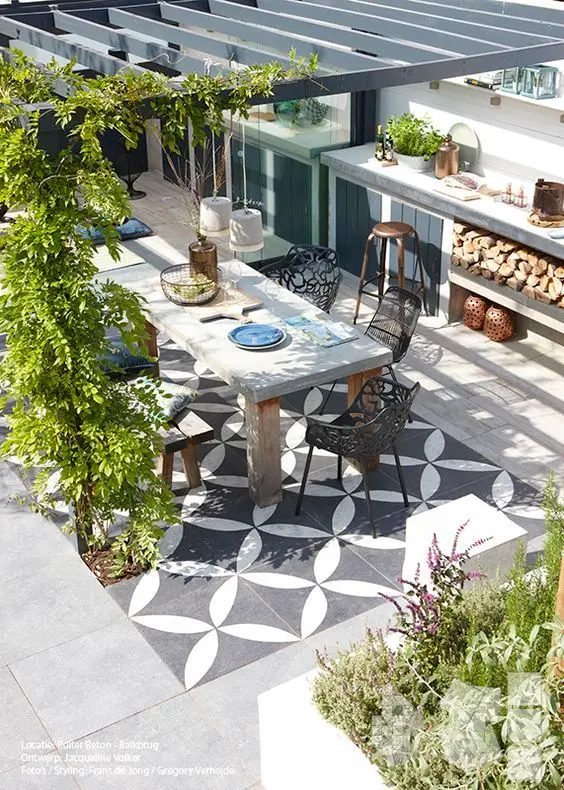 Tuscan Air outdoor kitchen: Bring the warm Tuscan air into your backyard by constructing this Tuscan-inspired outdoor