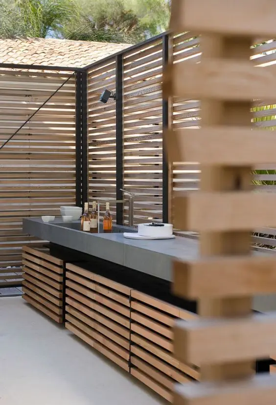 Fenced Kitchen: Want to build an outdoor kitchen but neighbours are too close for comfort? This is usually the case in many