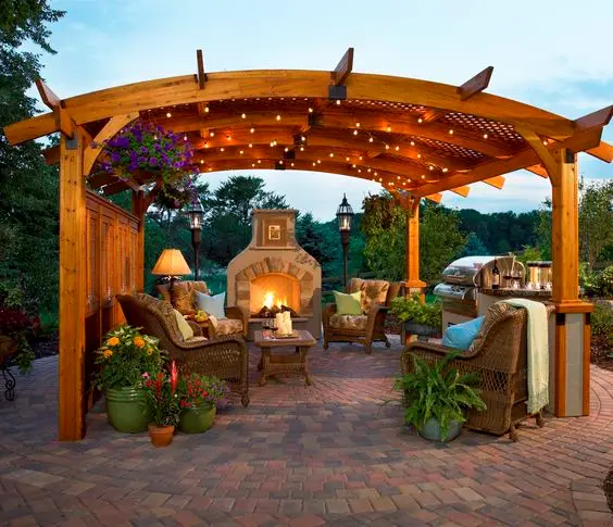 String Lights outdoor kitchen: This standalone outdoor kitchen evokes the allure of the warm and dusty outback. Red bricks