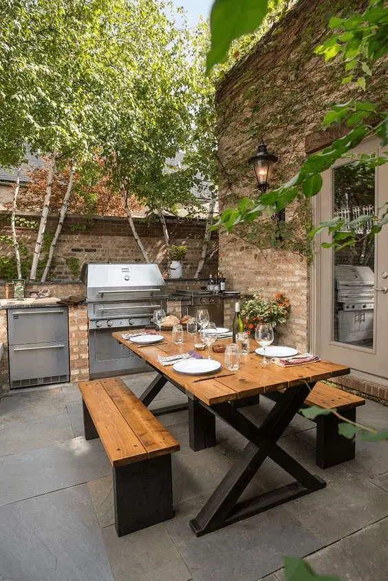 city backyard outdoor kitchen