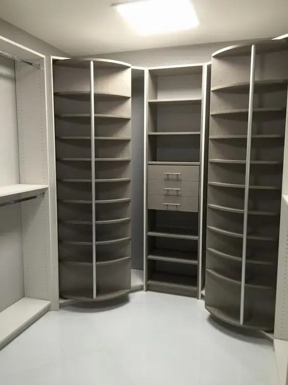 Closet Spinning Organisers: Make use of every inch space of your closet with these spinning shelves. The spinners will help