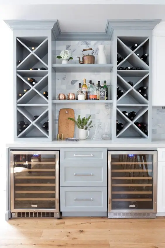 Grey Elegance home bar: Modern, elegant and posh