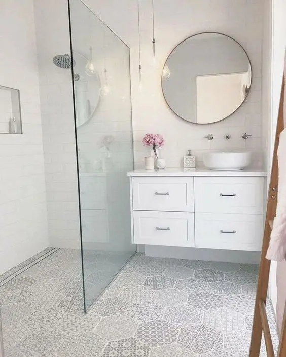 lovely white bathroom