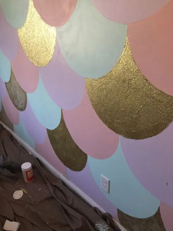 Colourful Fish Scales wall paint: This fish scales wall paint feature will not only dress up your wall