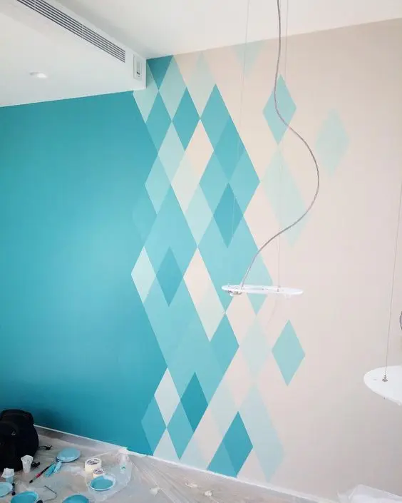 Dividing Diamonds wall paint: Adding pizzazz to a plain wall is easy and fun!