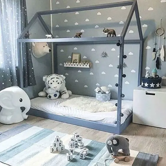 Blue Jungle kids' bedroom: Adorable and fun! This bright blue kid’s bedroom is cute and bright with fun designs and décor