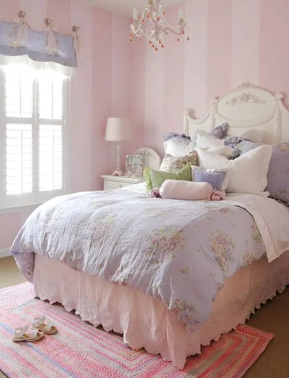 Pink Princess kids' bedroom: Your little princess will surely love this chic and pretty pink princess bedroom. Let her