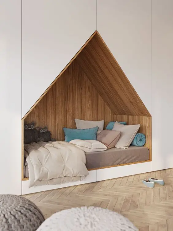 Alcove Bed kids' bedroom: This snug alcove sleeping area is comfortable, adorable and gives the child a special personal