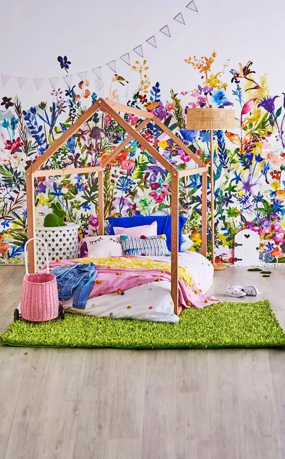 Blooming Colours kids' bedroom: Bright colours, dainty flowers, amazing bedroom design! This adorable garden-inspired