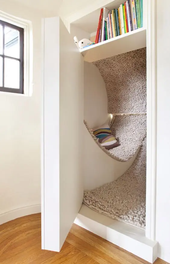 Secret Hideaway kids' bedroom: A cocoon for your child to hide, a private space for her to read, play or take a nap, his or