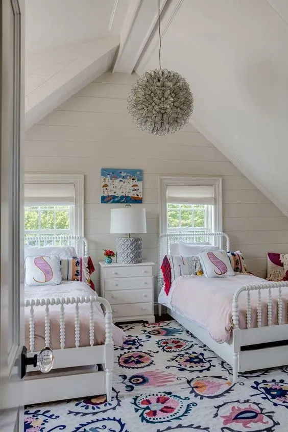 Bright Coastal kids' bedroom: Colourful, bright and cosy. All the excitement of this delightful bedroom rests on the