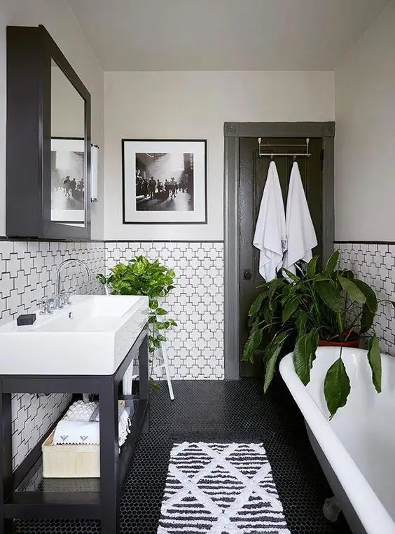 vintage black and white bathroom