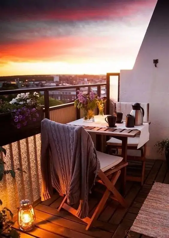 balcony dining