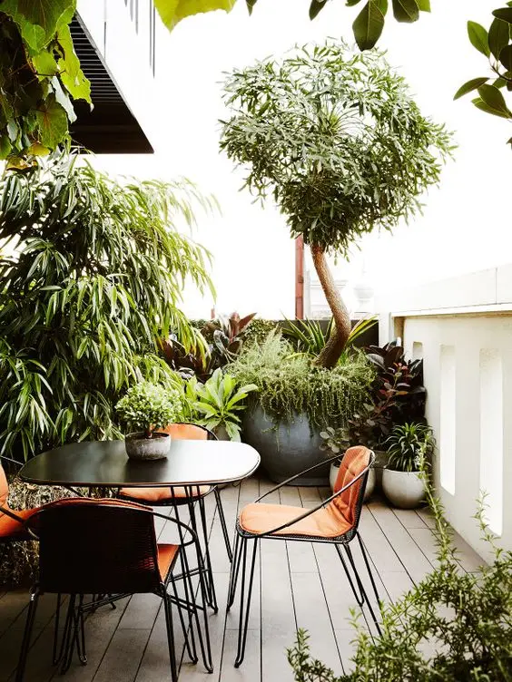 garden breakfast nook