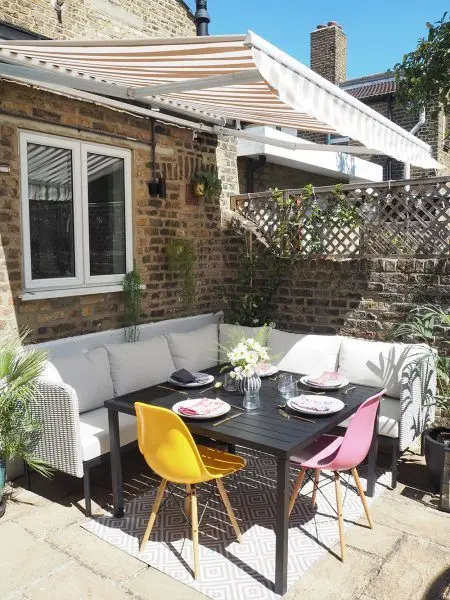 garden diner with awning