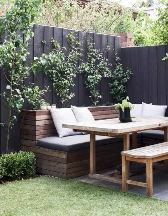backyard corner dining