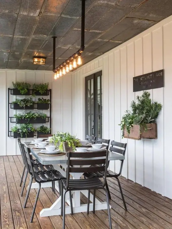 verandah dining table
