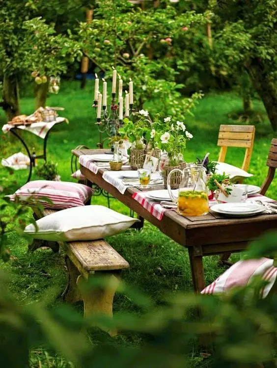 outdoor dining table