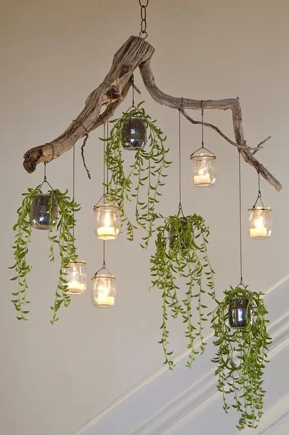 Driftwood Chandelier DIY home décor: Creative, charming and beautiful. This very pretty and romantic driftwood chandelier