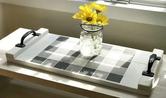Rustic Serving Tray DIY home décor: Serving trays are handy in transporting meals, dishes and other small items. If you make