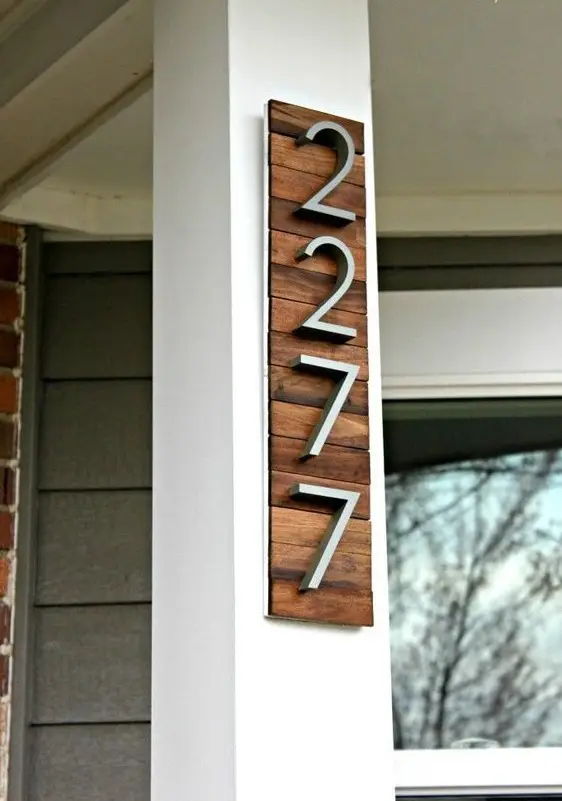Modern House Number DIY home décor: This sleek and rustic modern house number can be easily DIYed. For the base, use