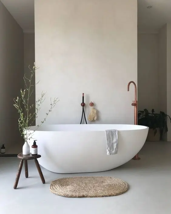white oval shaped bathtub