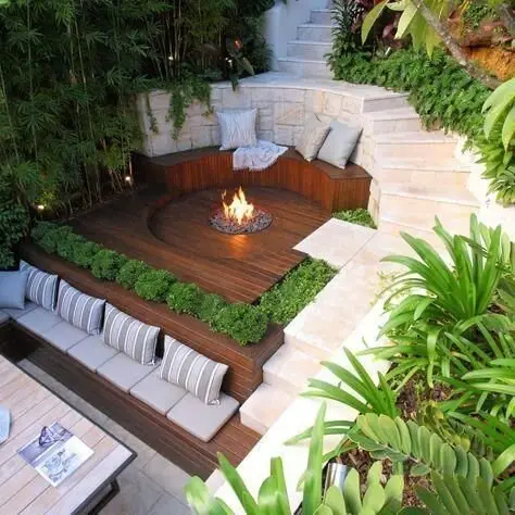Cosy Outdoor Hubs deck and patio: Can't pick between a fire pit lounge, a dining area and a quiet reading corner? On a big