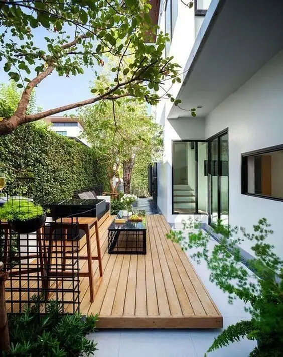 Modern Minimalist deck and patio: Clean edges, low furniture, timber-look flooring with just enough grain to keep it warm