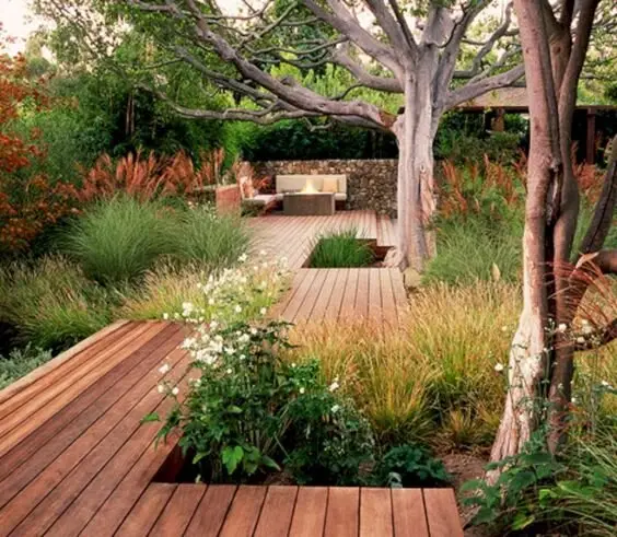 Deck and Garden deck and patio: Instead of levelling the yard, the deck bends around the garden beds. You get the floor