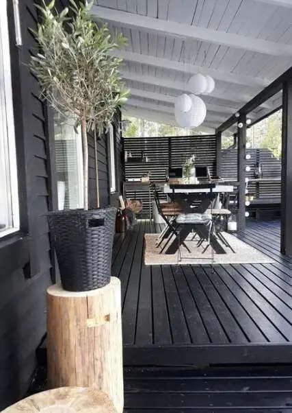 chic black and white deck